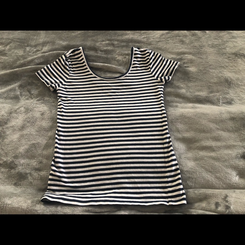 Girls old navy t-shirt